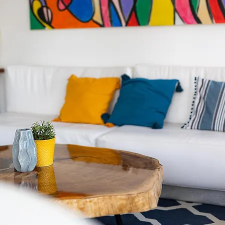 Mall Of - Urbanlux Ampla 2bdr Free Parking *