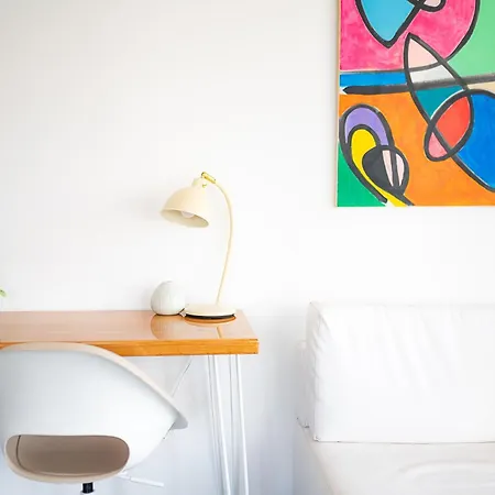 Mall Of - Urbanlux Ampla 2bdr Free Parking *