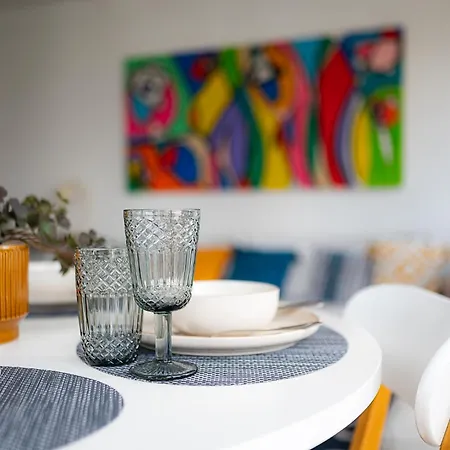 Mall Of - Urbanlux Ampla 2bdr Free Parking *