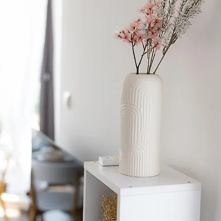 Mall Of - Urbanlux Ampla 2bdr Free Parking Appartement *