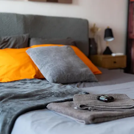 Mall Of - Urbanlux Ampla 2bdr Free Parking