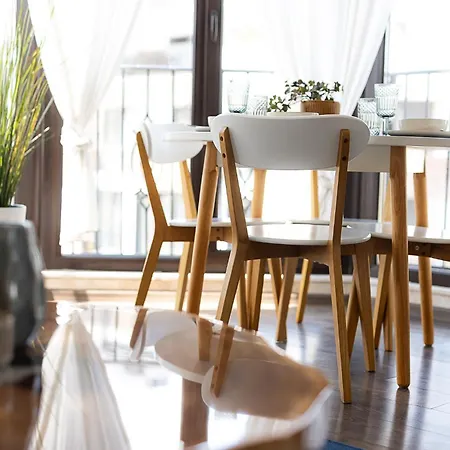 Mall Of - Urbanlux Ampla 2bdr Free Parking *